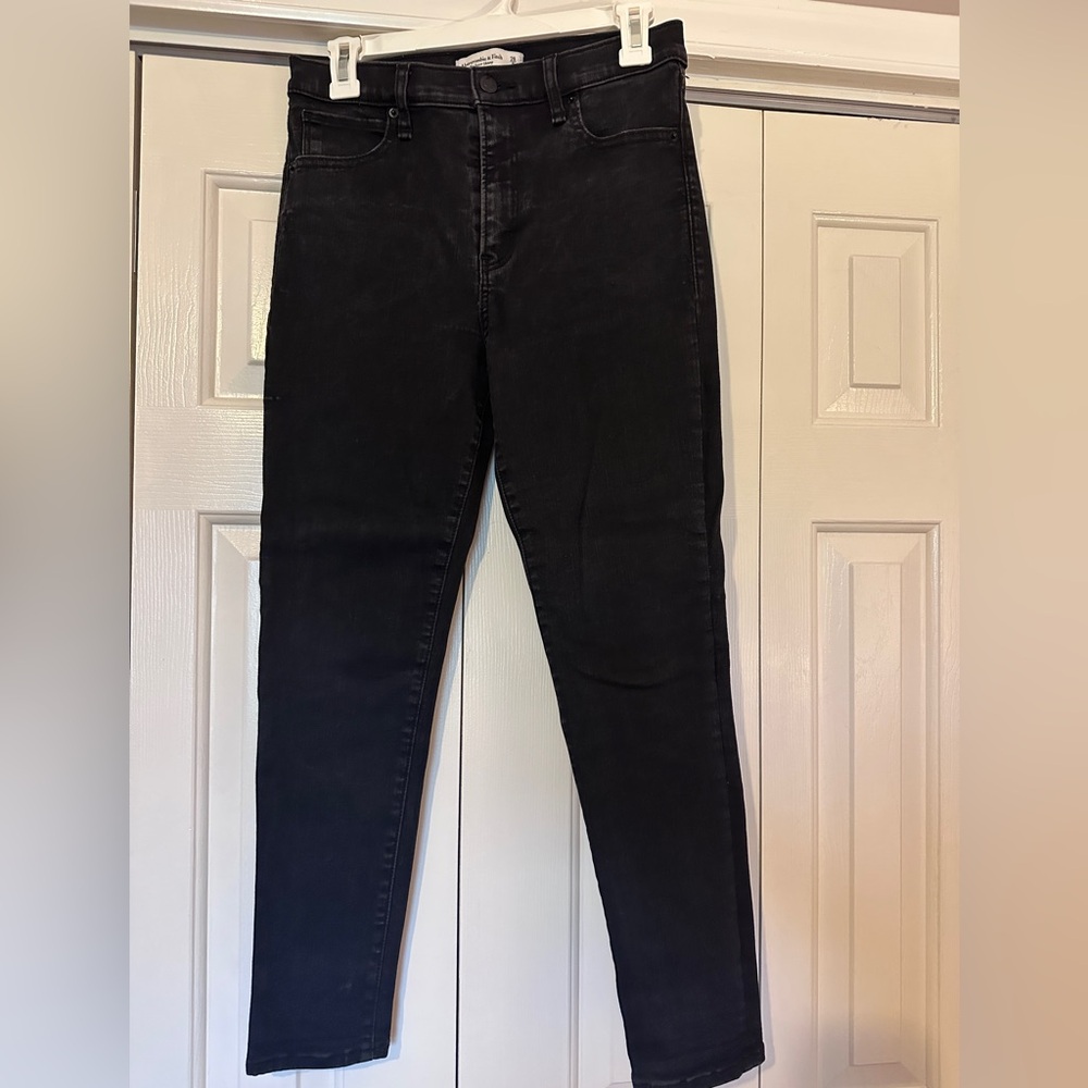 Abercrombie & Fitch The Super Skinny High Rise in black